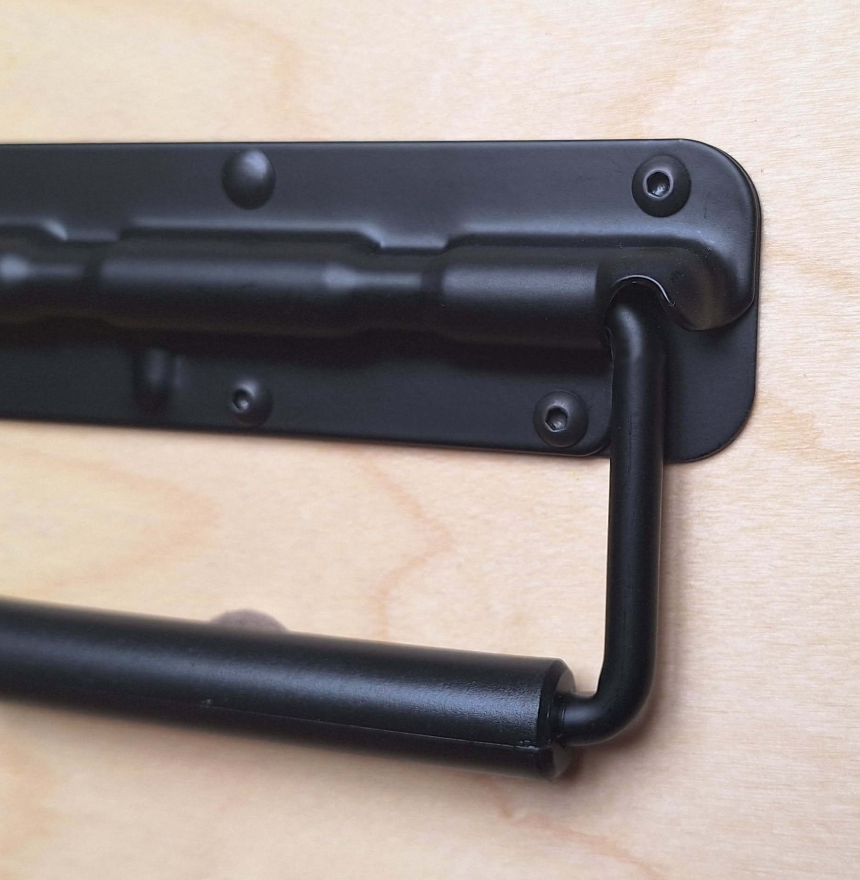 Blond Bass Cabs black sprung flip handle