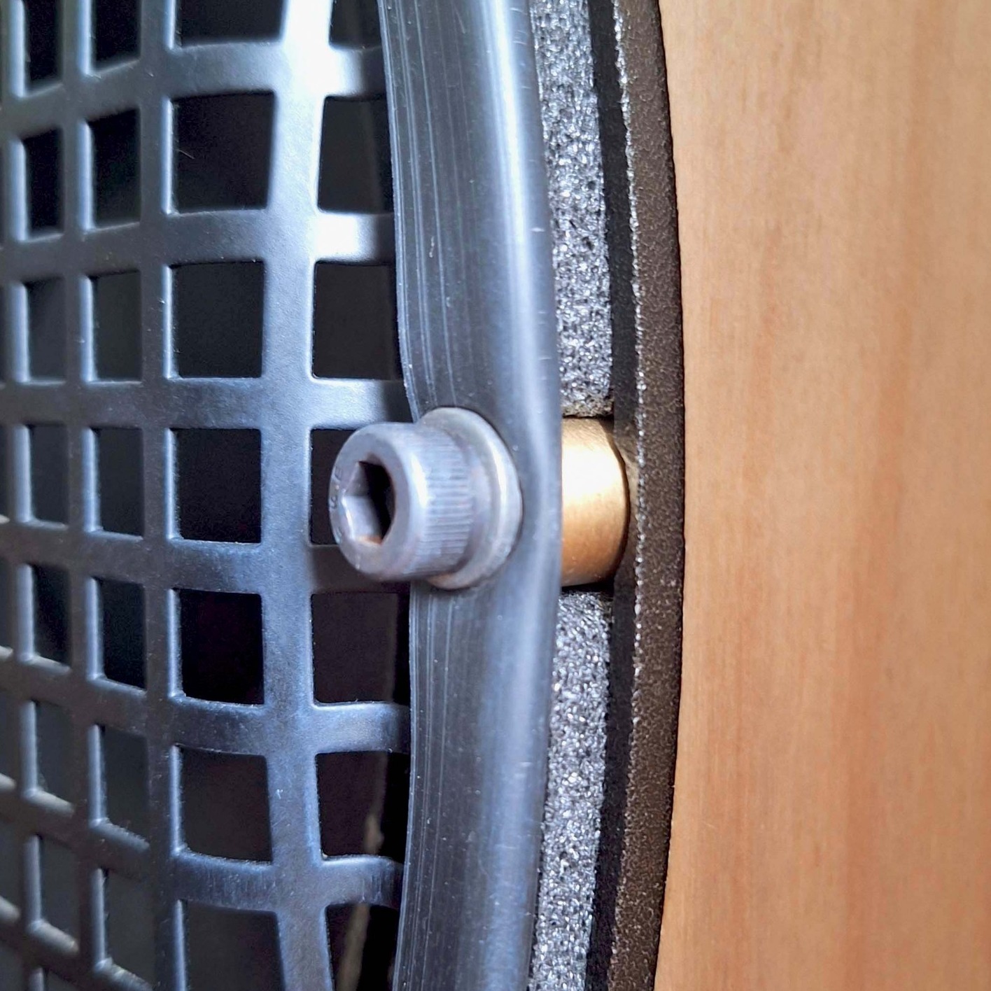 Blond Bass Cab brass bush detail