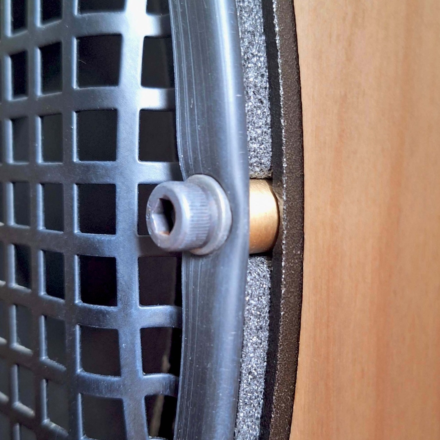 Blond Bass Cab brass bush detail