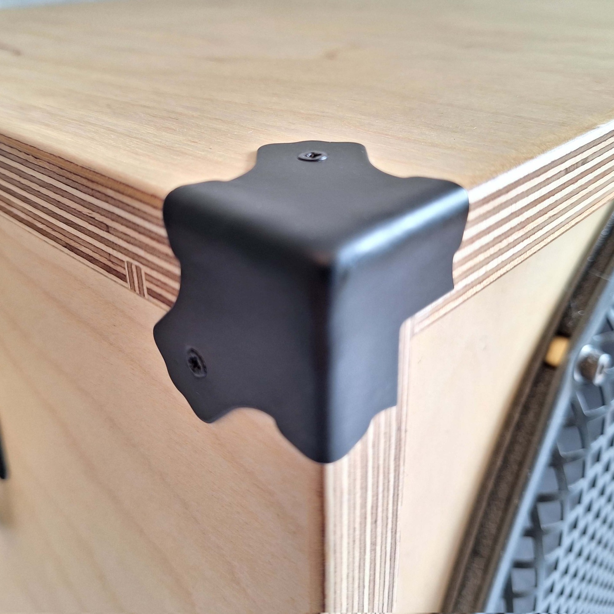 Blond Bass Cab black powder coated reinforced corner