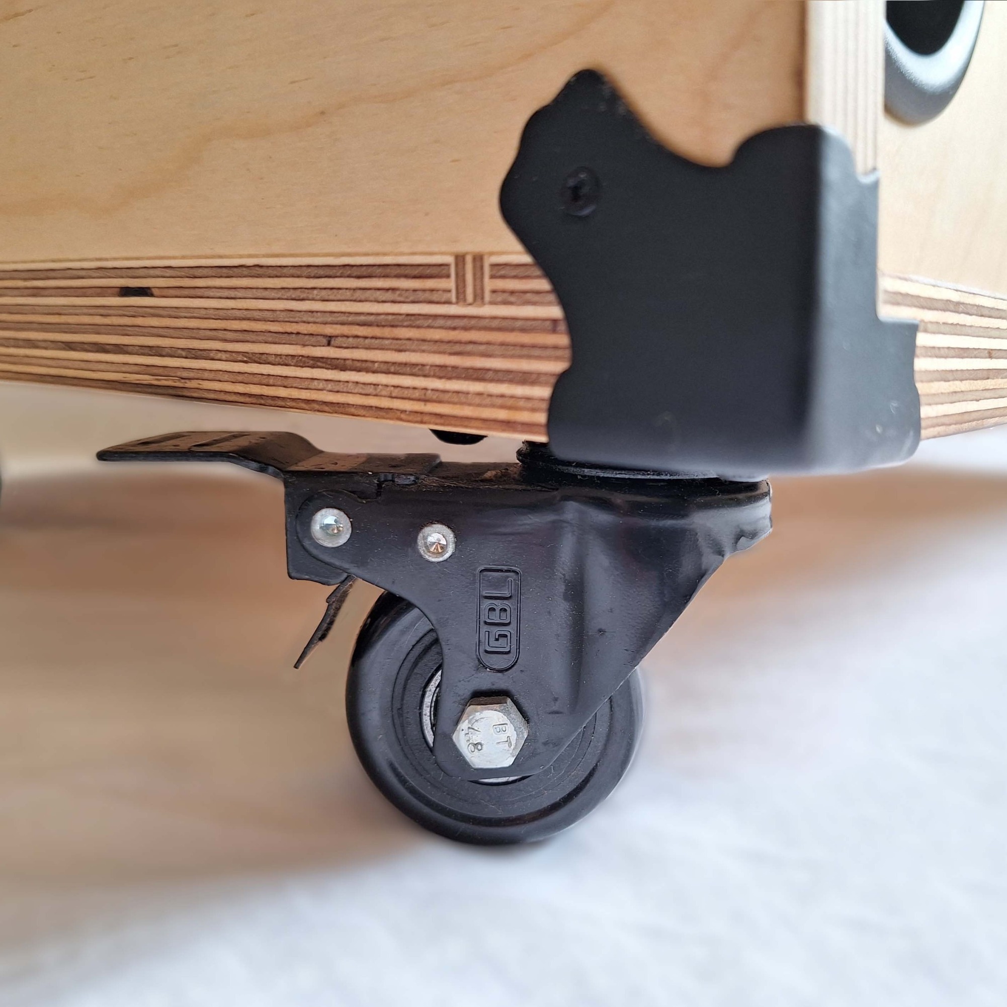 Blond Bass Cab non marking castor