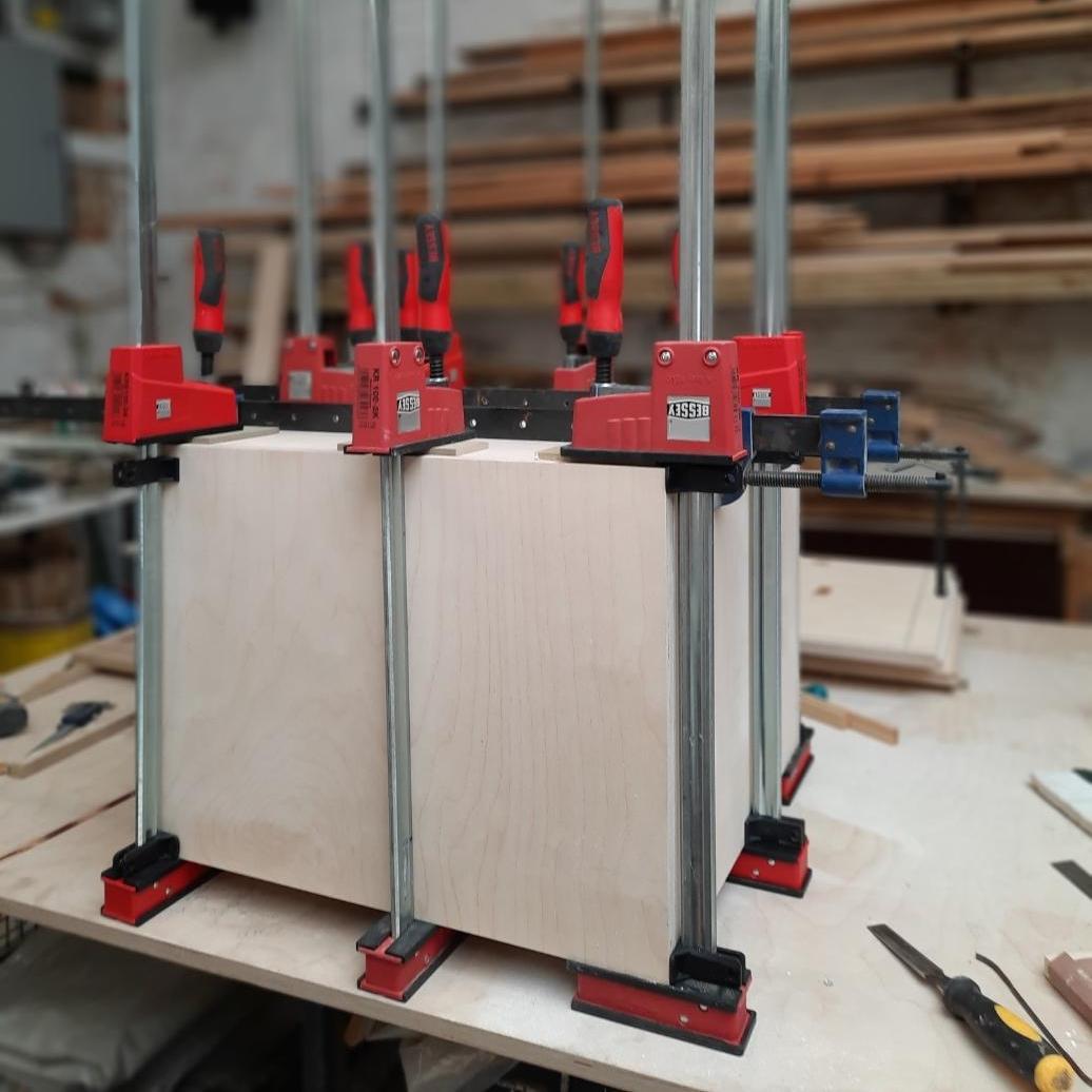 Blond Bass Cabs built by hand - Bessey clamps on the workbench